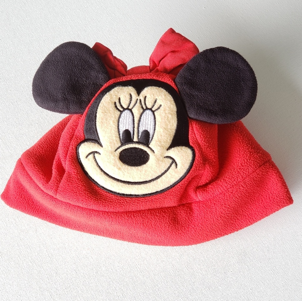 Disneyland Resorts toddler Minnie Mouse beanie red